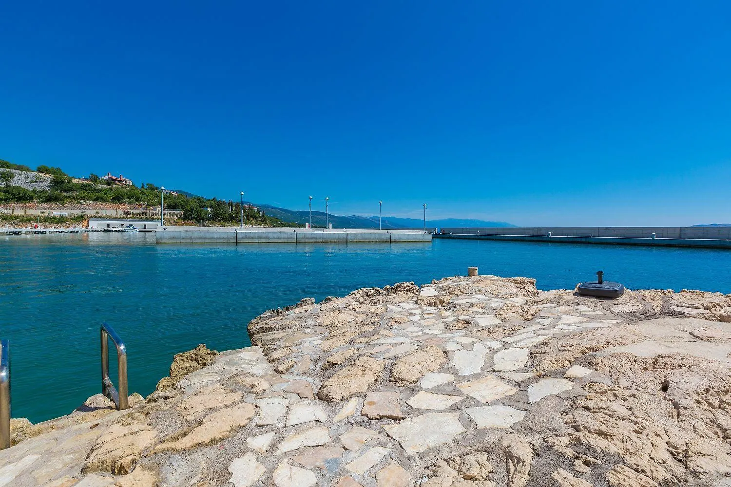 Direkt Am Eigenen Strand Novi Vinodolski 0*,